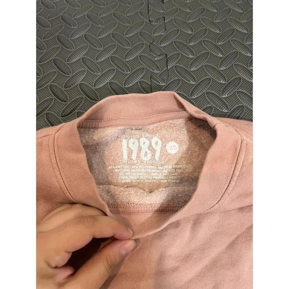 Taylor Swift 1989 (Taylor’s Version) Pink Crewneck size‎ xs Womens